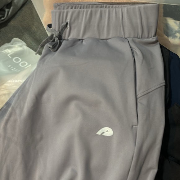 NWT Joggers gray color size L - Picture 4 of 4